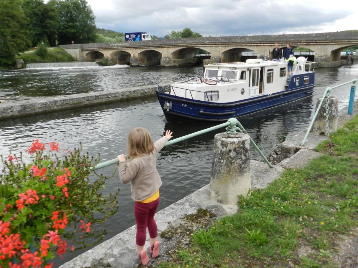 Bed and Breakfast Entre Canal Et Vignes Escolives-Sainte-Camille Exteriér fotografie